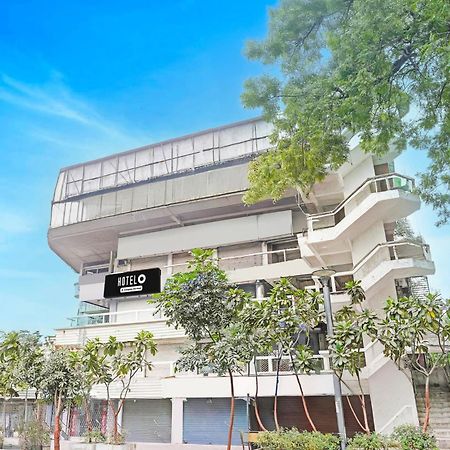 Super Hotel O Navrangpura Cg Road Formerly Hotel Yugraj 阿穆达巴 外观 照片