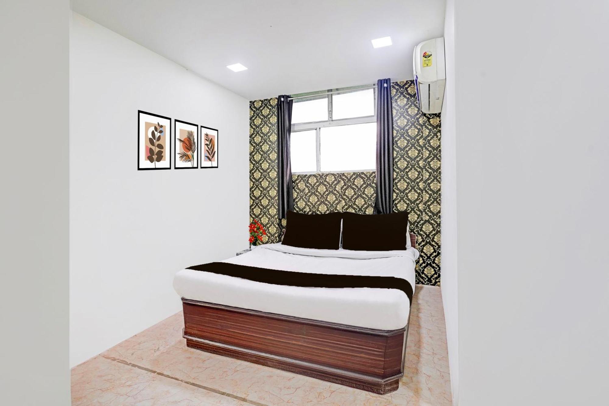 Super Hotel O Navrangpura Cg Road Formerly Hotel Yugraj 阿穆达巴 外观 照片