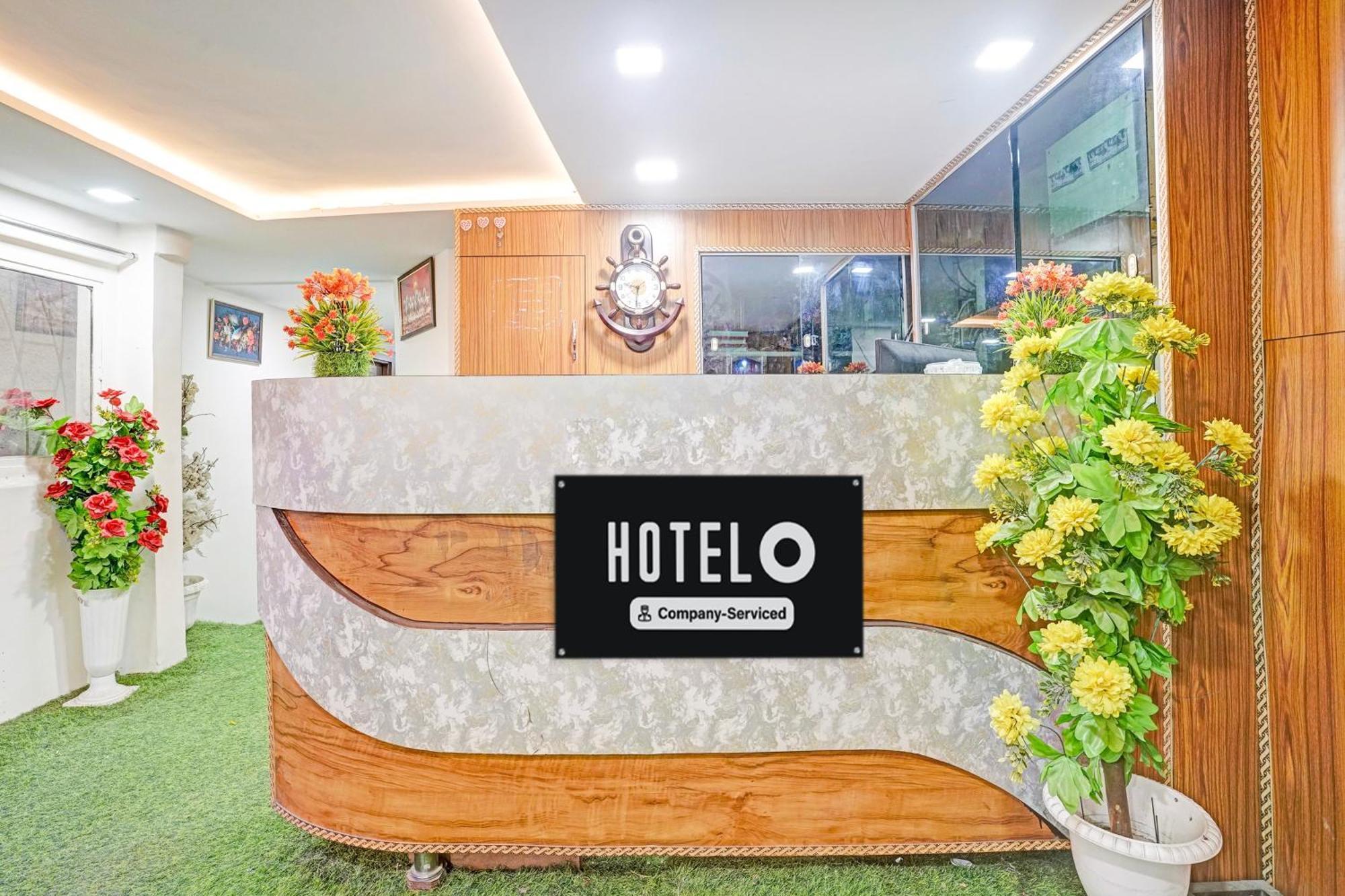 Super Hotel O Navrangpura Cg Road Formerly Hotel Yugraj 阿穆达巴 外观 照片