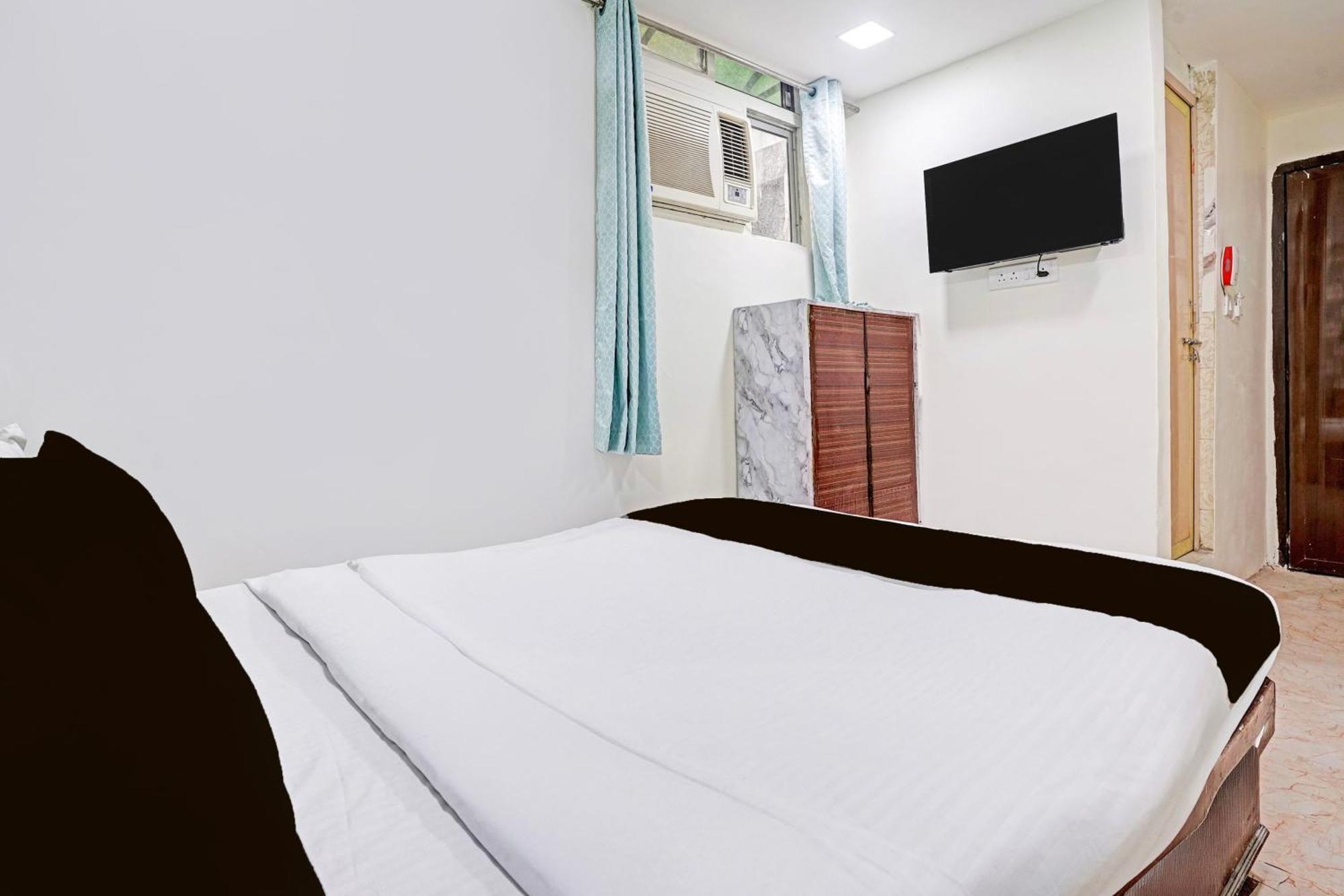 Super Hotel O Navrangpura Cg Road Formerly Hotel Yugraj 阿穆达巴 外观 照片