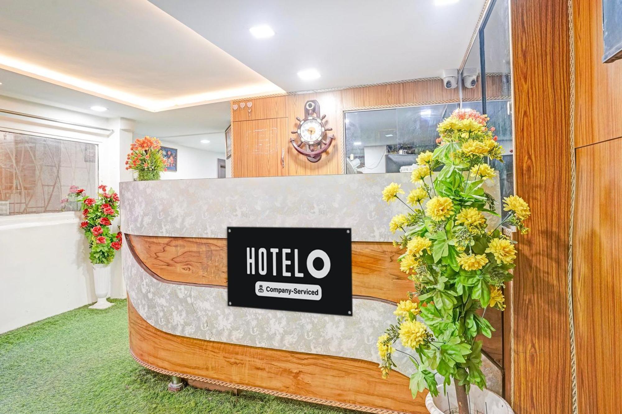 Super Hotel O Navrangpura Cg Road Formerly Hotel Yugraj 阿穆达巴 外观 照片