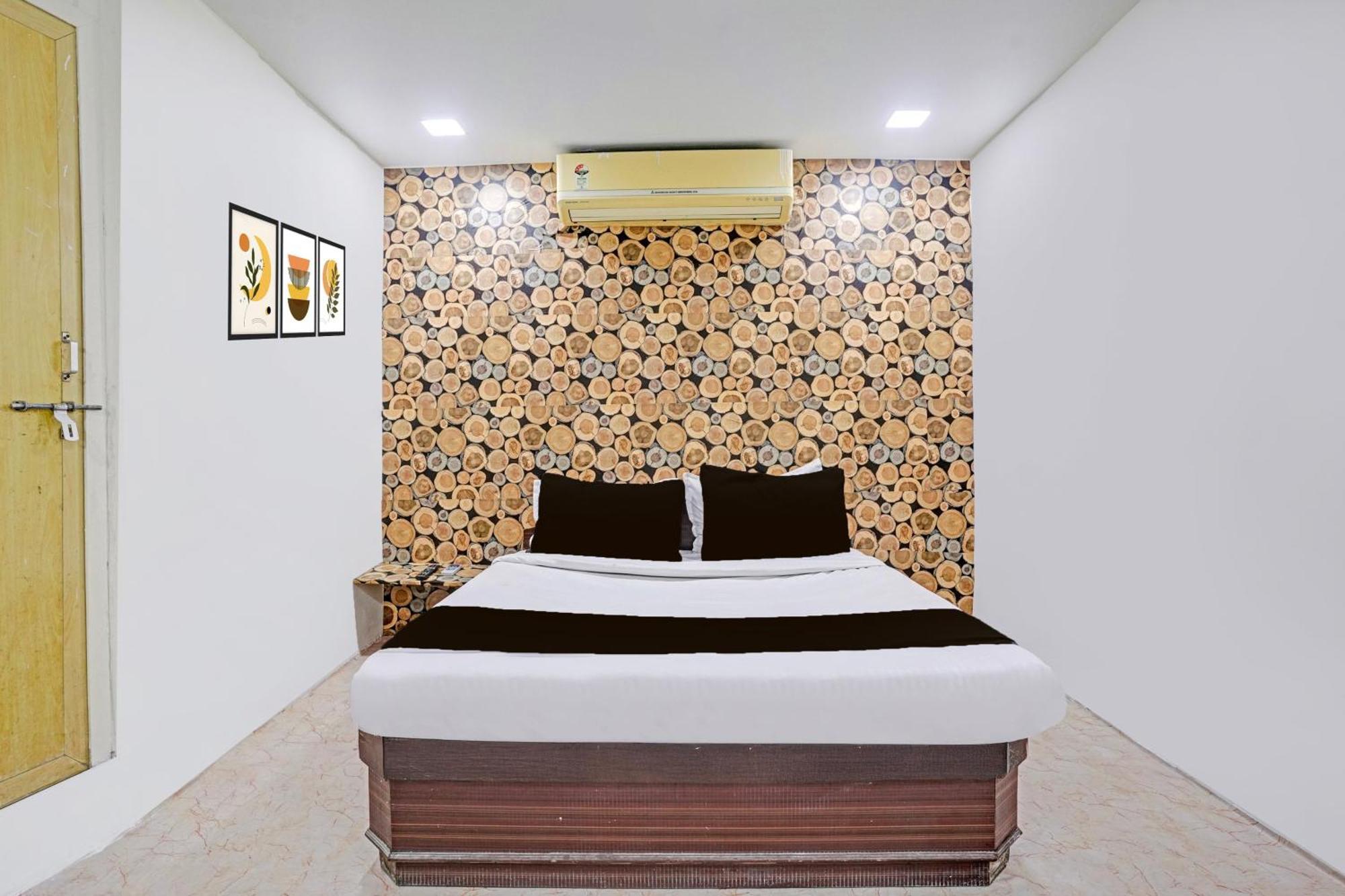Super Hotel O Navrangpura Cg Road Formerly Hotel Yugraj 阿穆达巴 外观 照片